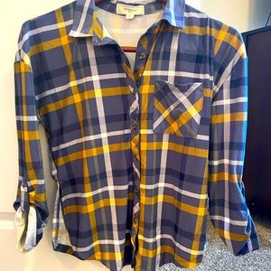 Plaid women’s button up